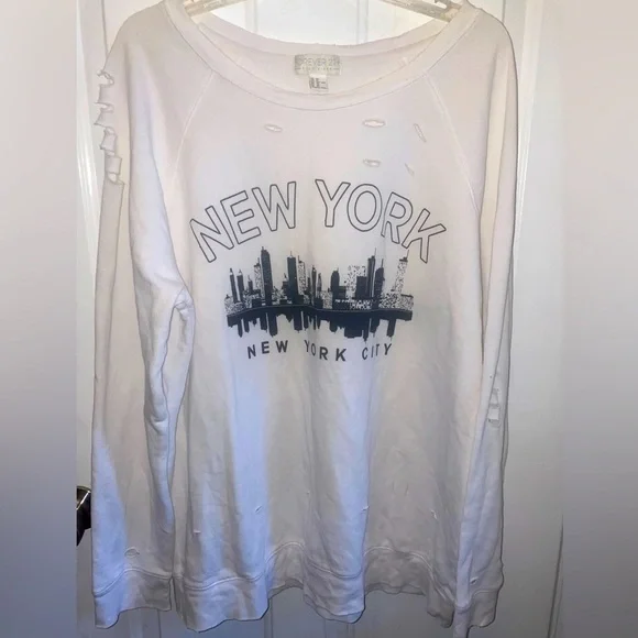 Forever 21. NYC Skyline Distressed Pullover. Women’s Size 2XL - Picture 1 of 4